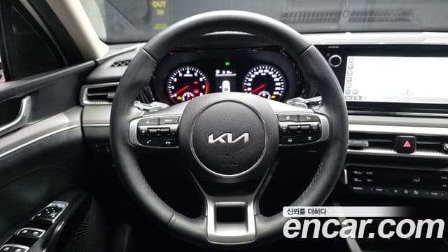 Kia K5 2023 — Şəkil 13/20