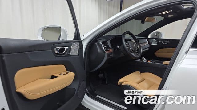 Volvo XC60 2025 — Фото 10/20