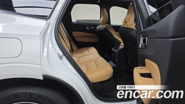 Volvo XC60 2025 — Фото 11/20