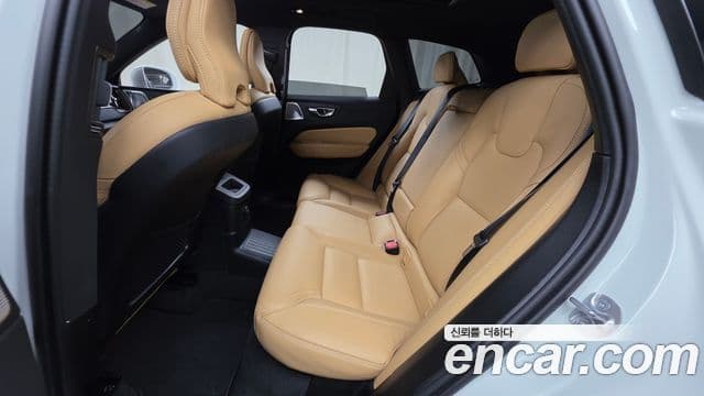 Volvo XC60 2025 — Фото 12/20