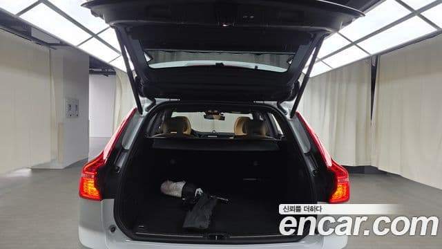 Volvo XC60 2025 — Фото 18/20
