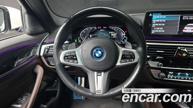 BMW 5 Series 2021 — Şəkil 13/20