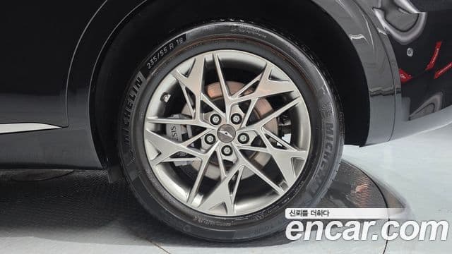 Genesis GV70 2023 — Photo 29/33