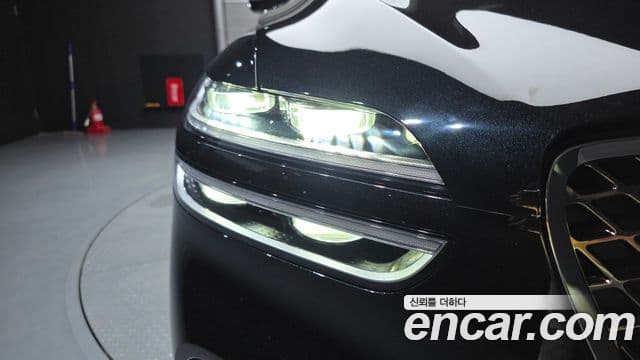 Genesis GV70 2023 — Photo 28/33
