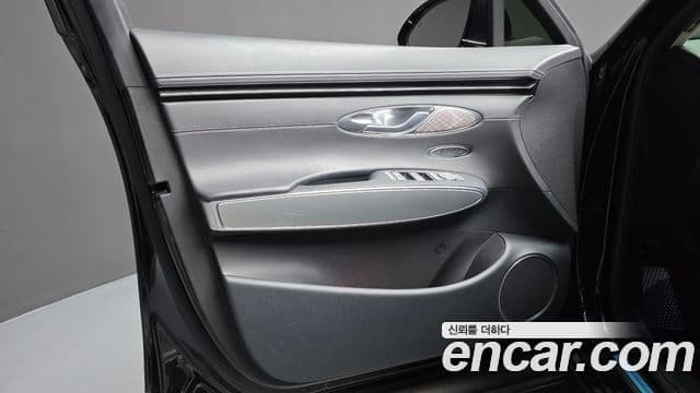 Genesis GV70 2023 — Photo 9/33