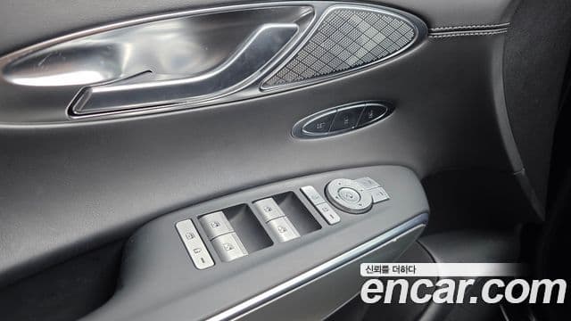 Genesis GV70 2023 — Photo 3/33