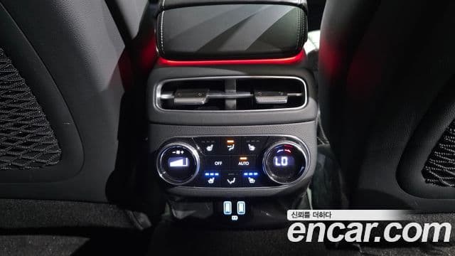 Genesis GV70 2023 — Photo 16/33