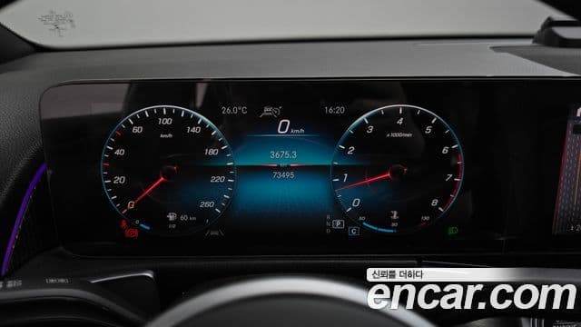 Mercedes-Benz GLB-Class 2021 — Фото 8/20