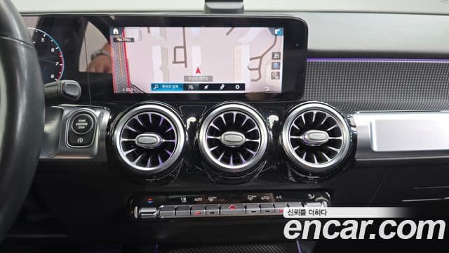Mercedes-Benz GLB-Class 2021 — Фото 12/20