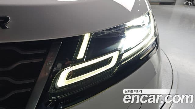 Land Rover Range Rover Velar 2018 — Şəkil 15/32