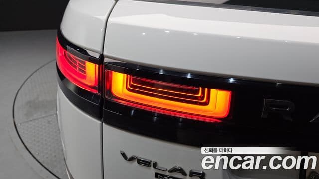 Land Rover Range Rover Velar 2018 — Şəkil 9/32