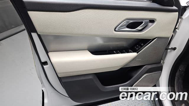 Land Rover Range Rover Velar 2018 — Şəkil 25/32