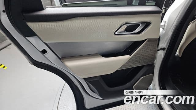 Land Rover Range Rover Velar 2018 — Şəkil 31/32