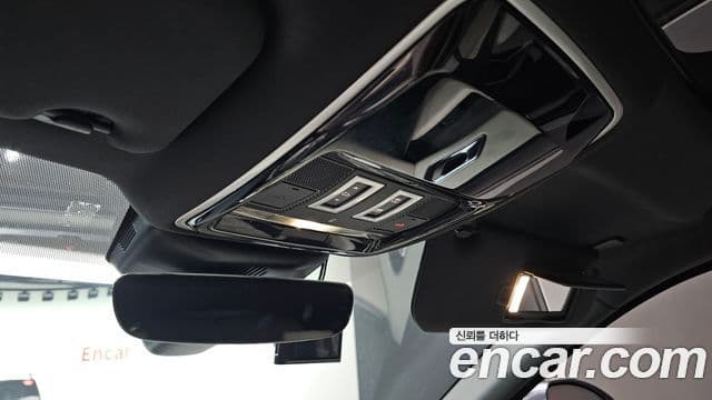 Land Rover Range Rover Velar 2018 — Şəkil 14/32