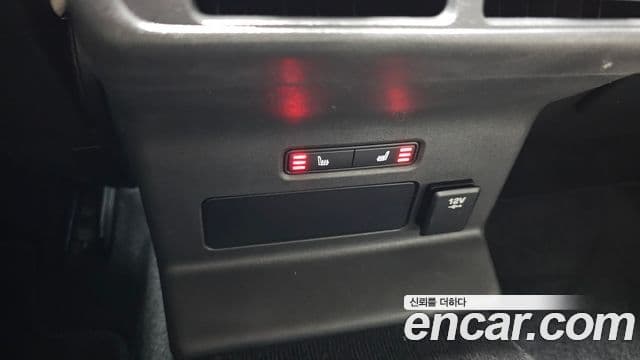 Land Rover Range Rover Velar 2018 — Şəkil 30/32