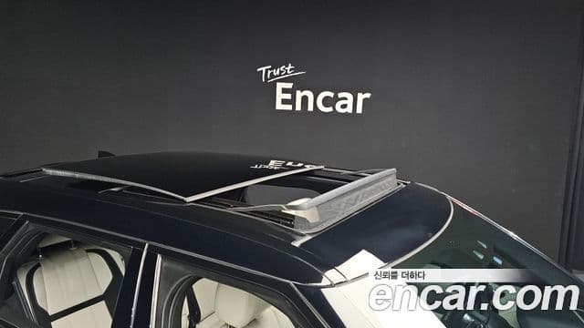Land Rover Range Rover Velar 2018 — Şəkil 10/32