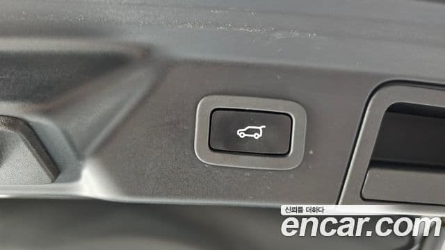 Land Rover Range Rover Velar 2018 — Şəkil 4/32