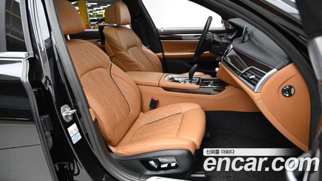 BMW 7 Series 2022 — ფოტო 10/20