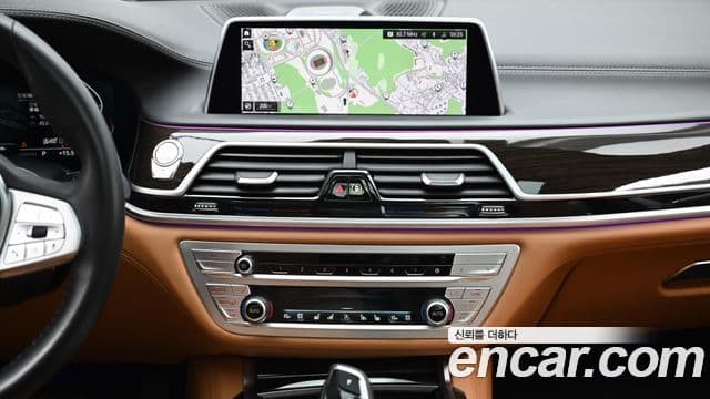 BMW 7 Series 2022 — ფოტო 14/20