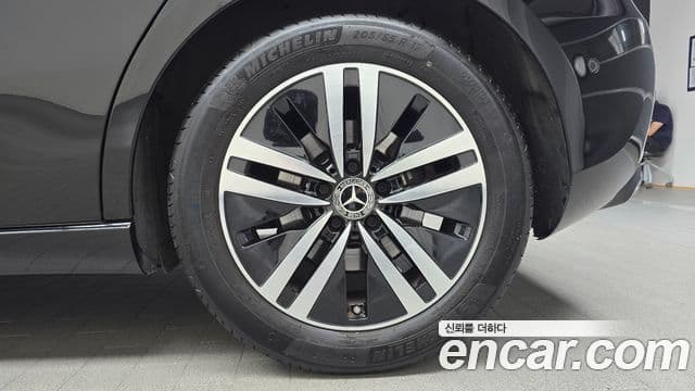 Mercedes-Benz A-Class 2021 — Şəkil 22/31