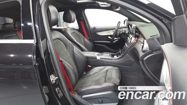Mercedes-Benz GLC-Class 2020 — Photo 17/32