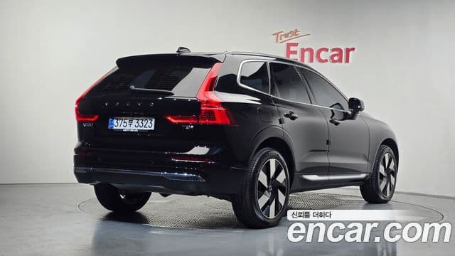 Volvo XC60 2025 — Фото 1/20