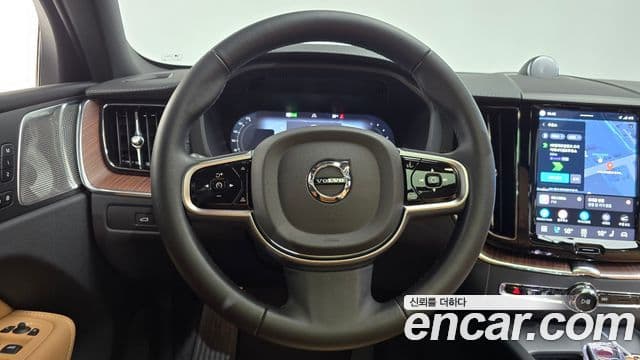 Volvo XC60 2025 — Фото 14/20