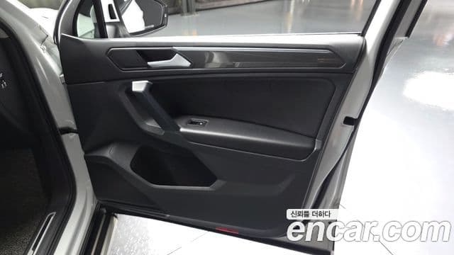 Volkswagen Tiguan 2020 — ფოტო 13/25