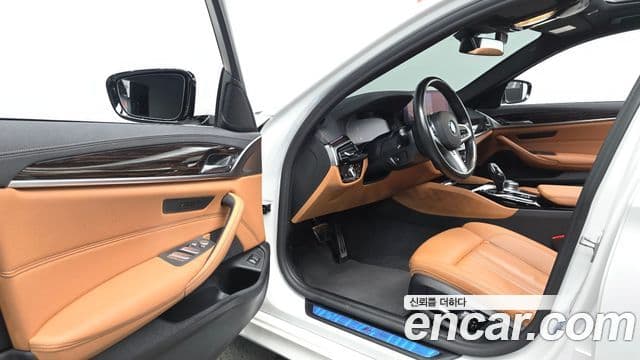 BMW 5 Series 2021 — ფოტო 10/20