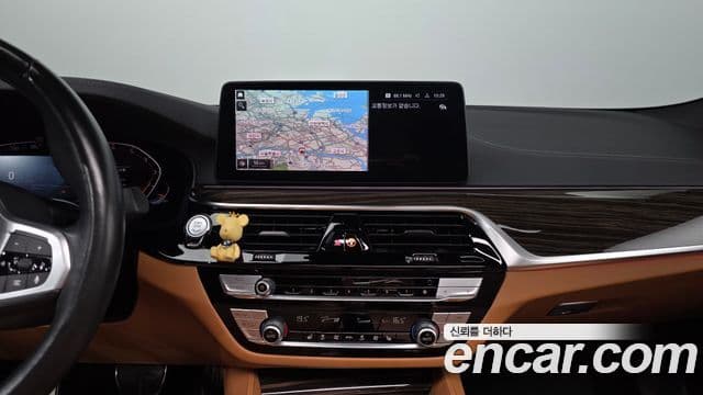 BMW 5 Series 2021 — ფოტო 13/20