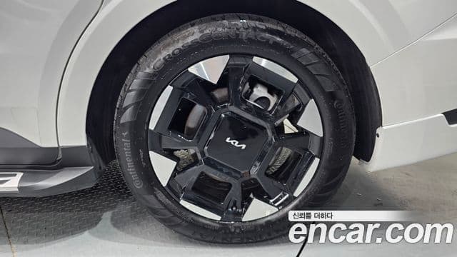 Kia Carnival 2024 — ფოტო 21/40