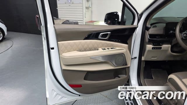 Kia Carnival 2024 — ფოტო 33/40