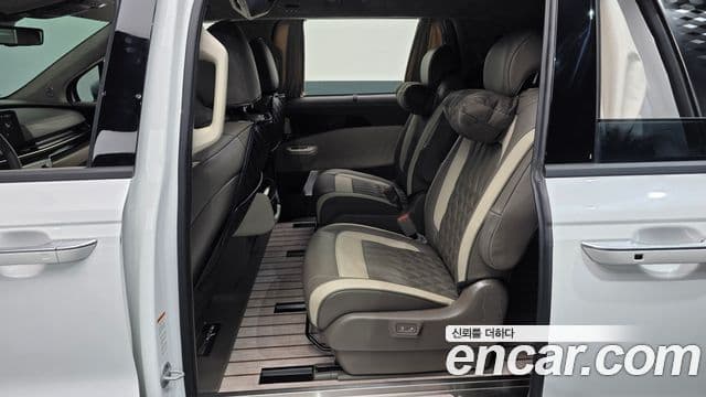 Kia Carnival 2024 — ფოტო 35/40