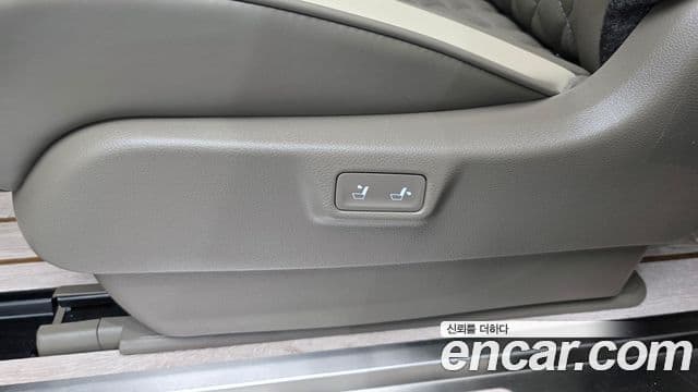 Kia Carnival 2024 — ფოტო 20/40