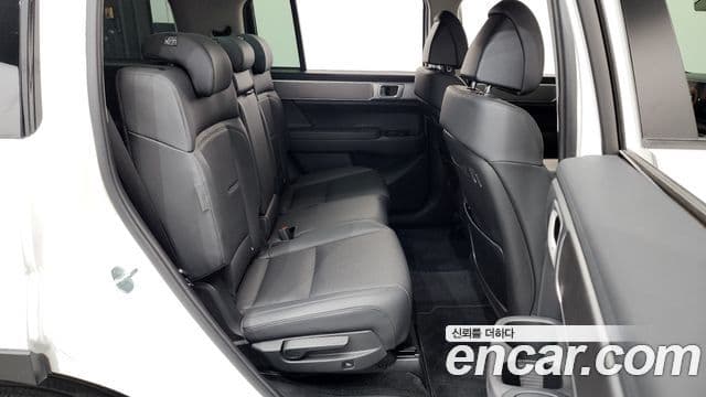 Hyundai Santa Fe 2023 — ფოტო 11/20