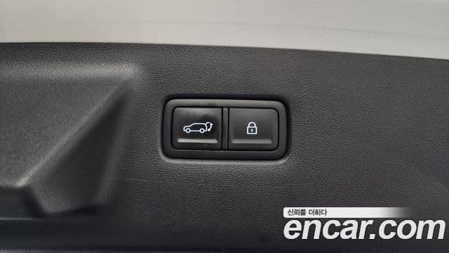 Hyundai Santa Fe 2023 — ფოტო 18/20