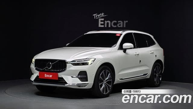 Volvo XC60 2022 — Фото 1/20