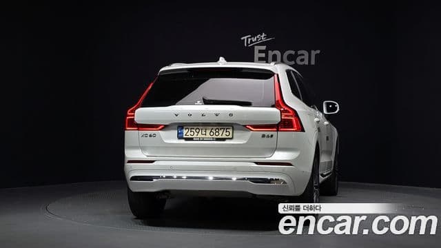Volvo XC60 2022 — Фото 4/20