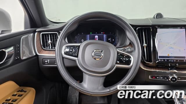 Volvo XC60 2022 — Фото 12/20