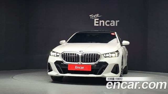 BMW 5 Series 2023 — ფოტო 3/20