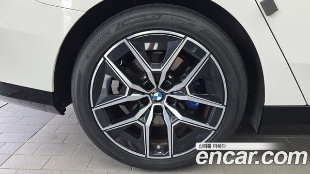 BMW 5 Series 2023 — ფოტო 5/20