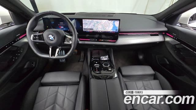 BMW 5 Series 2023 — ფოტო 7/20
