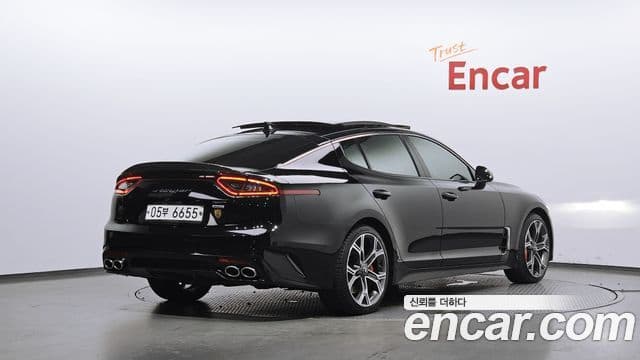 Kia Stinger 2018 — Фото 2/20