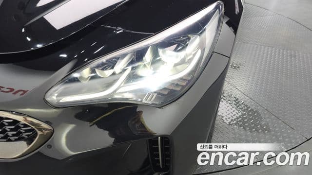 Kia Stinger 2018 — ფოტო 24/33