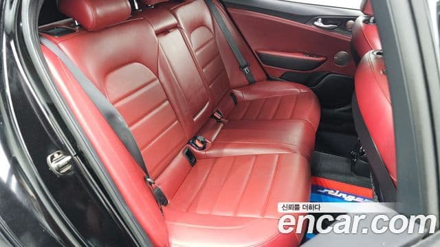 Kia Stinger 2018 — ფოტო 11/33