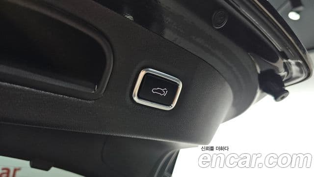 Kia Stinger 2018 — ფოტო 26/33