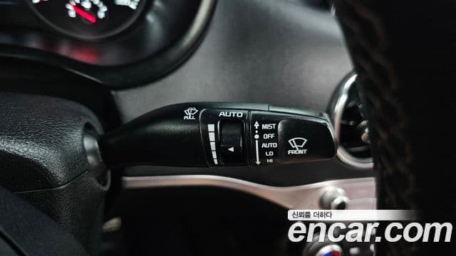 Kia Stinger 2018 — ფოტო 27/33