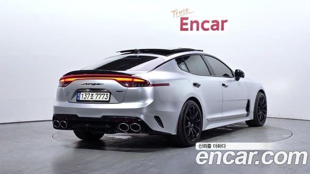 Kia Stinger 2021 — Фото 2/20