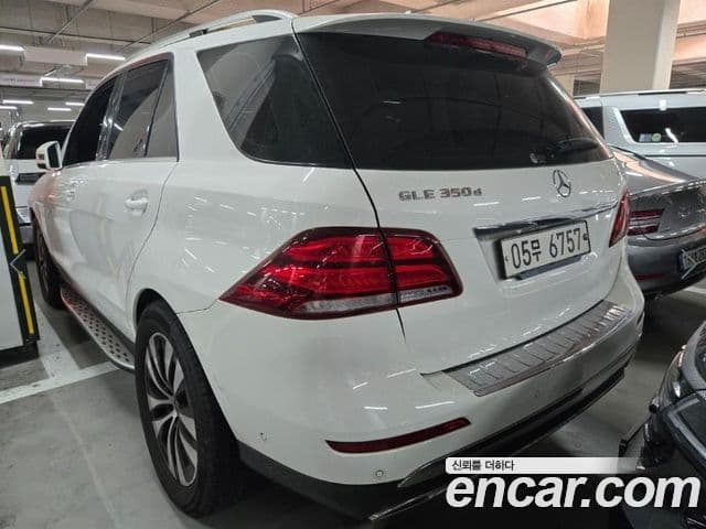 Mercedes-Benz GLE-Class 2018 — Şəkil 1/10