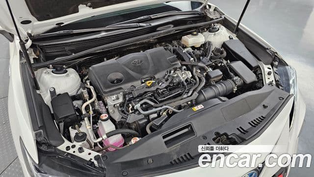 Toyota Camry 2023 — ფოტო 17/30